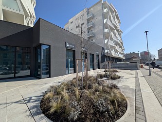 Pronájme 1+kk, 29,8 m2 polyfunkční dům Meridiem, Komárovská