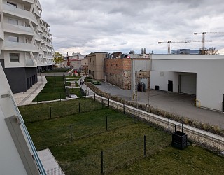 Pronájem 1+kk 33,6 m2, polyfunkční dům Meridiem, Komárovská