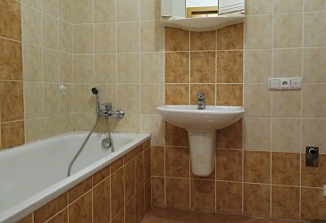 Pronájem bytu 1+kk s balkonem a garážovým stáním – Brno, ul. Dusíkova