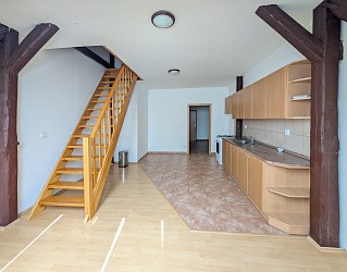 Pronájem podkrovního bytu 84 m2, 2+1 s galerií, Královo Pole Husitská