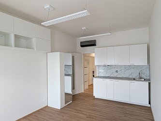 Pronájem 1+k 28,8 m2 v polyfunkčním domě MERIDIEM, Komárovská
