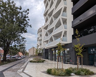 Pronájem 1+k 28,8 m2 v polyfunkčním domě MERIDIEM, Komárovská