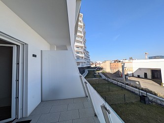 Pronájem kanceláře 27 m2 polyfunkční dům Meridiem, Komárovská