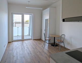 Pronájem kanceláře 27 m2 polyfunkční dům Meridiem, Komárovská