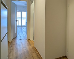 Pronájem kanceláře 27 m2 polyfunkční dům Meridiem, Komárovská