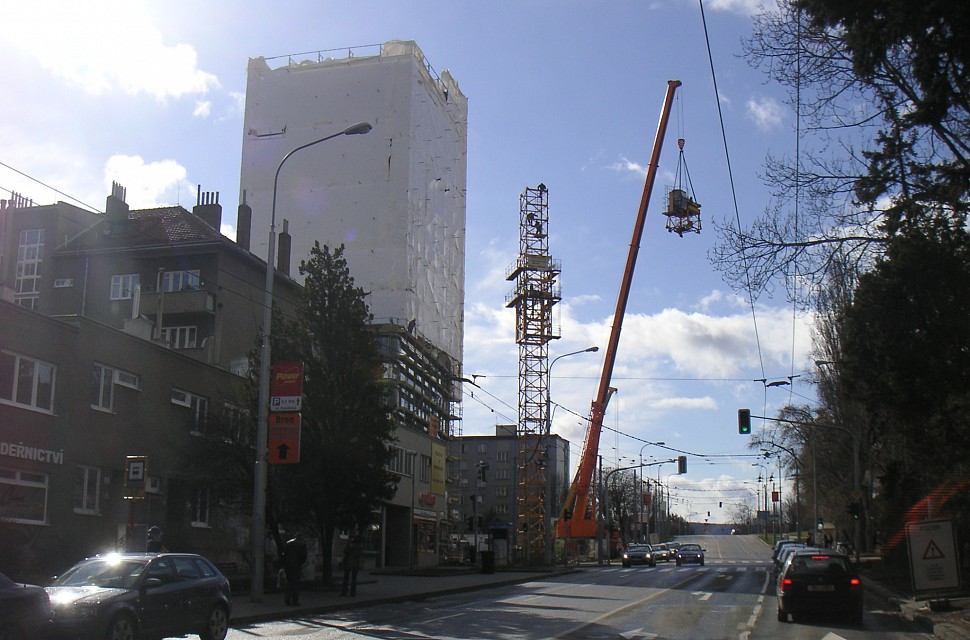 Březen 2008