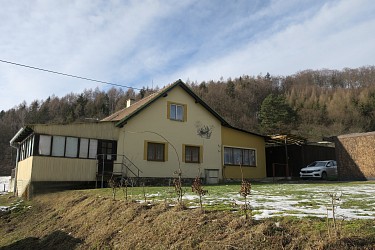 Prodej objektu občanské vybavenosti s bytem, pokoji a stany