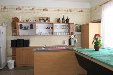 Prodej objektu občanské vybavenosti s bytem, pokoji a stany
