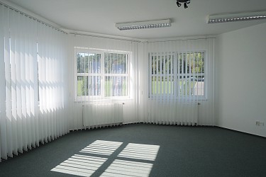 Pronájem kanceláří v komerční budově, Maříkova.