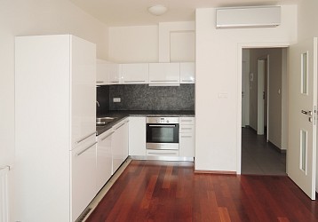 Prodej bytu 2+kk 54,6 m2 s velkou terasou, Veslařská.