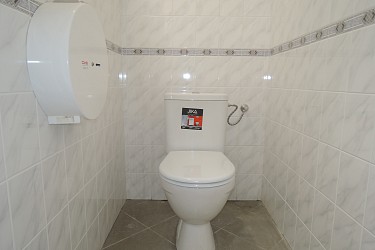 Pronájem kanceláře 17,4 m2 v komerčním objektu u OC Globus.