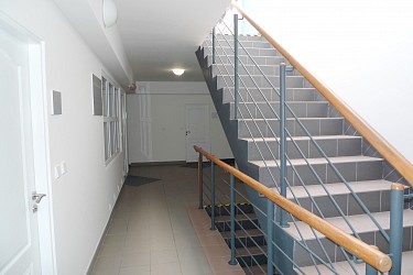 Pronájem dvou kanceláří v komerčním objektu u OC Globus.