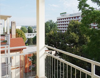 Pronájem bytu 1+kk s parkovacím stáním, Staňkova.