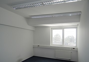 Pronájem kanceláře 17 m2 v komerční budově, Vídeňská