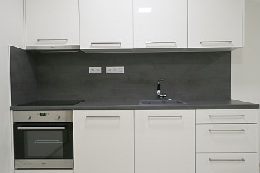 Pronájem novostavby bytu 1+kk s balkonem na Kamechách